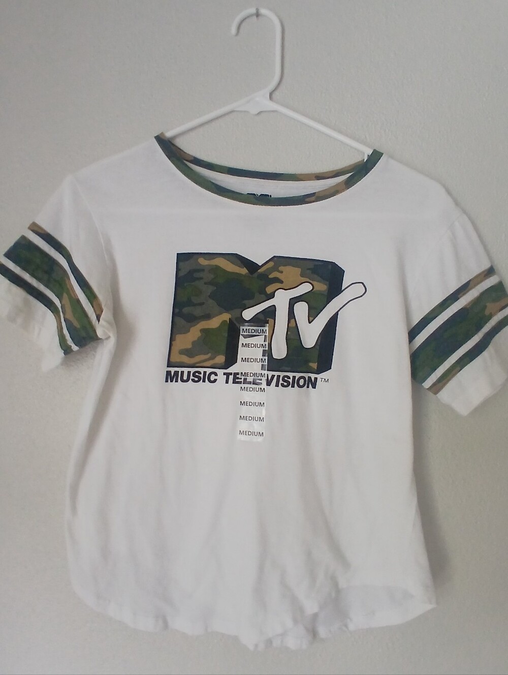 MTV Camo Logo Graphic Crop T-shirt Women's Medium New With Tag